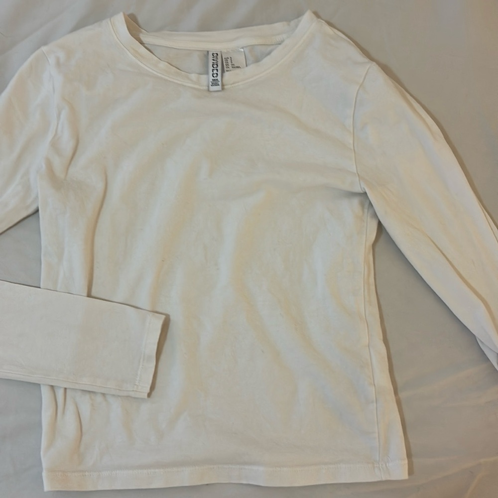 Basic white long sleeve tee, barley worn - no stains. Recommend for tween girls.